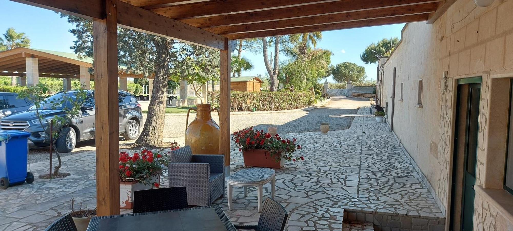 Masseria San Nicola B&B Торре-Санта-Сузанна Екстер'єр фото