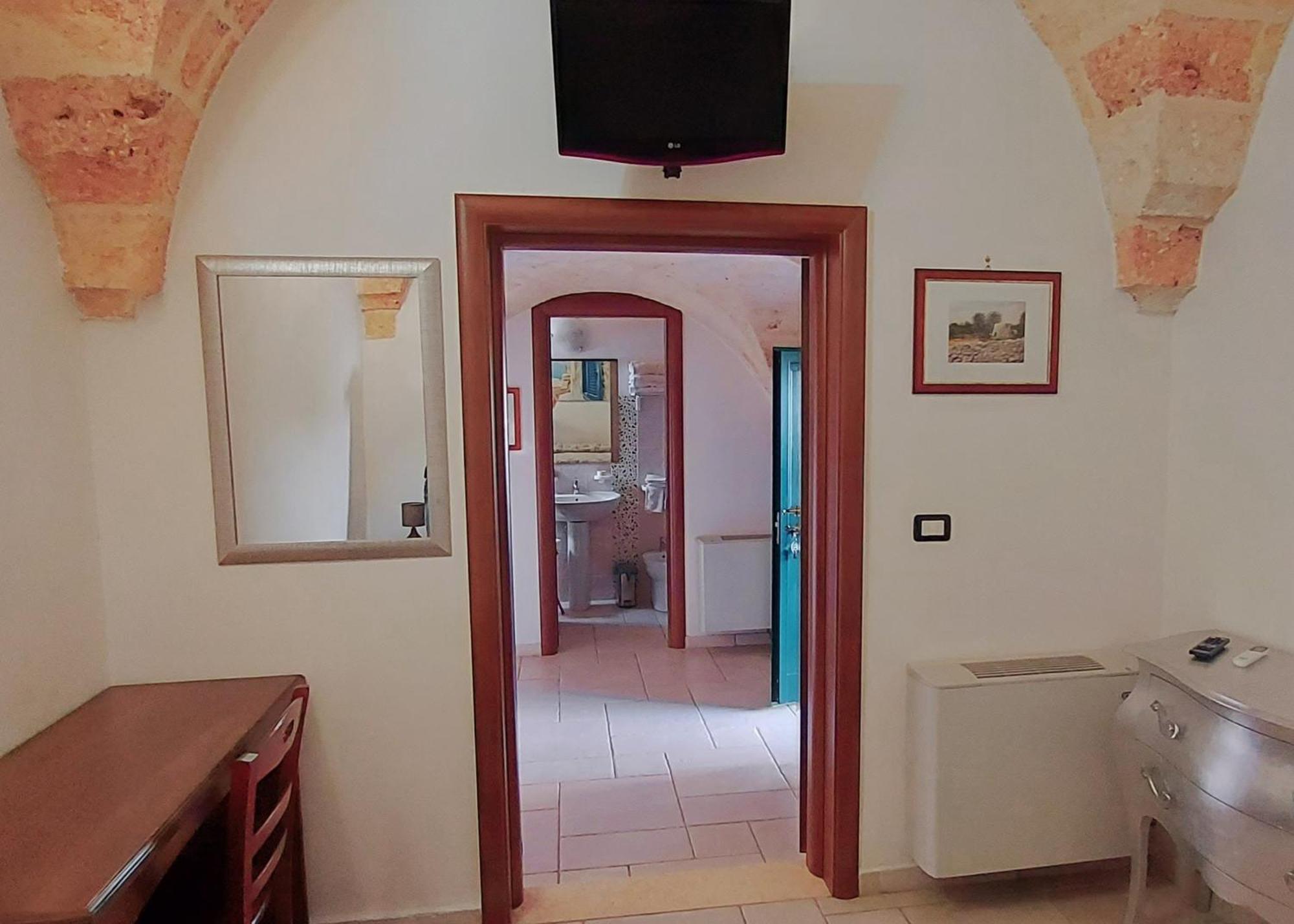 Masseria San Nicola B&B Торре-Санта-Сузанна Екстер'єр фото
