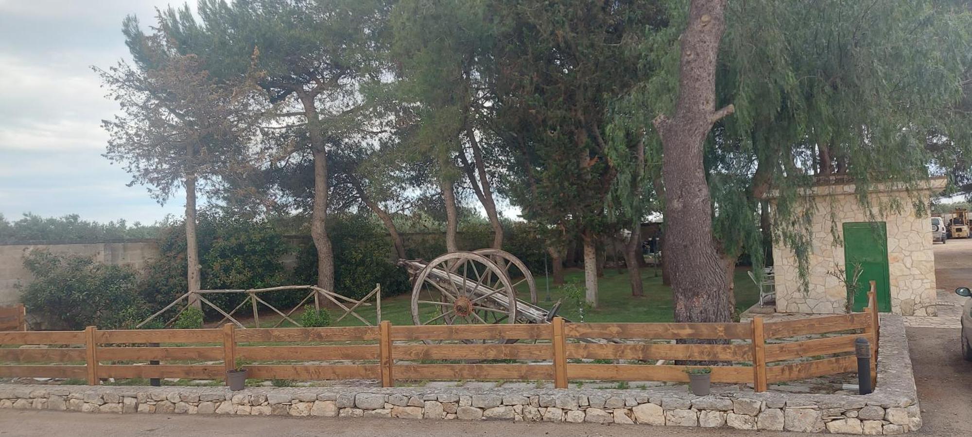 Masseria San Nicola B&B Торре-Санта-Сузанна Екстер'єр фото