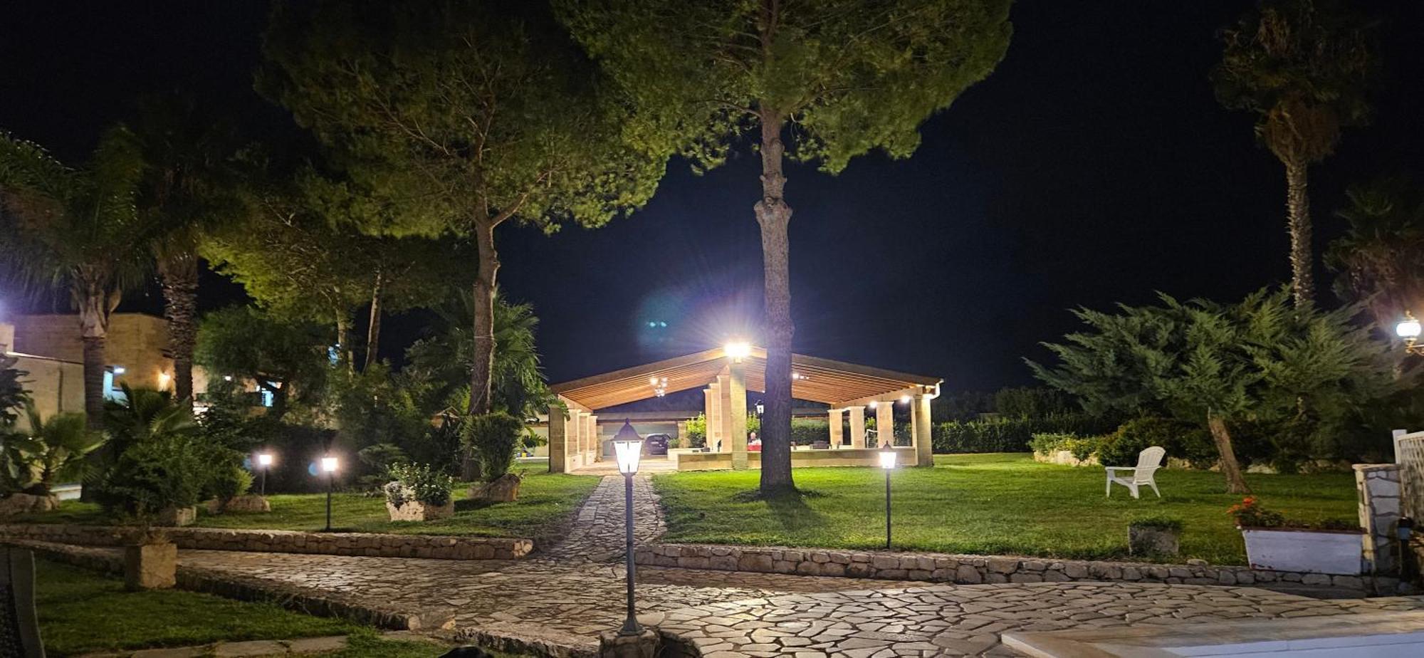 Masseria San Nicola B&B Торре-Санта-Сузанна Екстер'єр фото