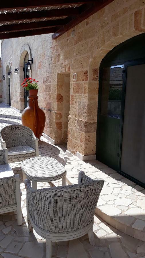 Masseria San Nicola B&B Торре-Санта-Сузанна Екстер'єр фото