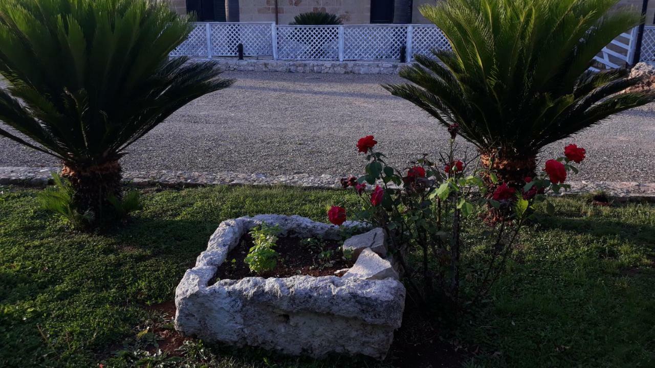 Masseria San Nicola B&B Торре-Санта-Сузанна Екстер'єр фото